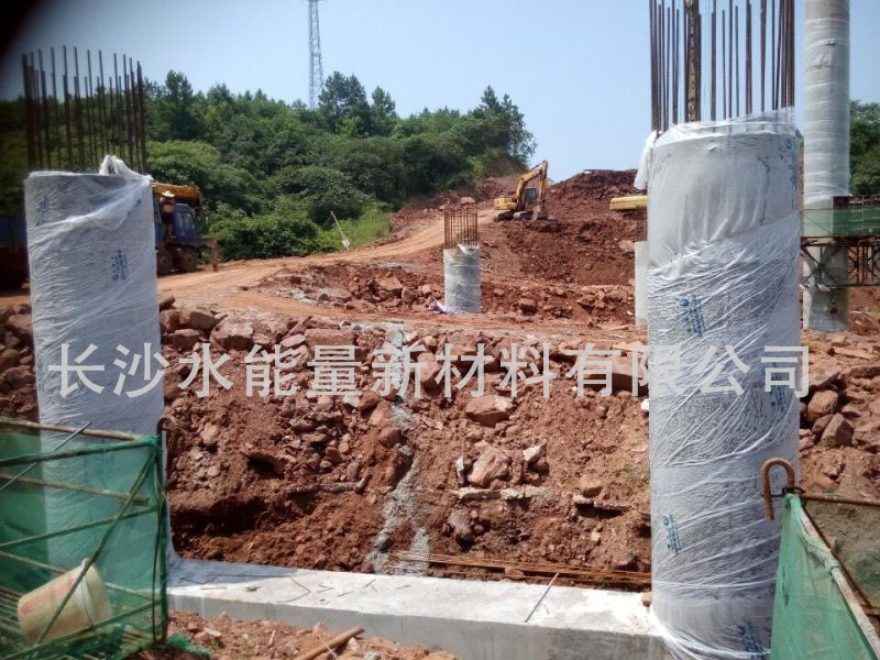 立面養(yǎng)護(hù)膜的現(xiàn)場(chǎng)施工圖