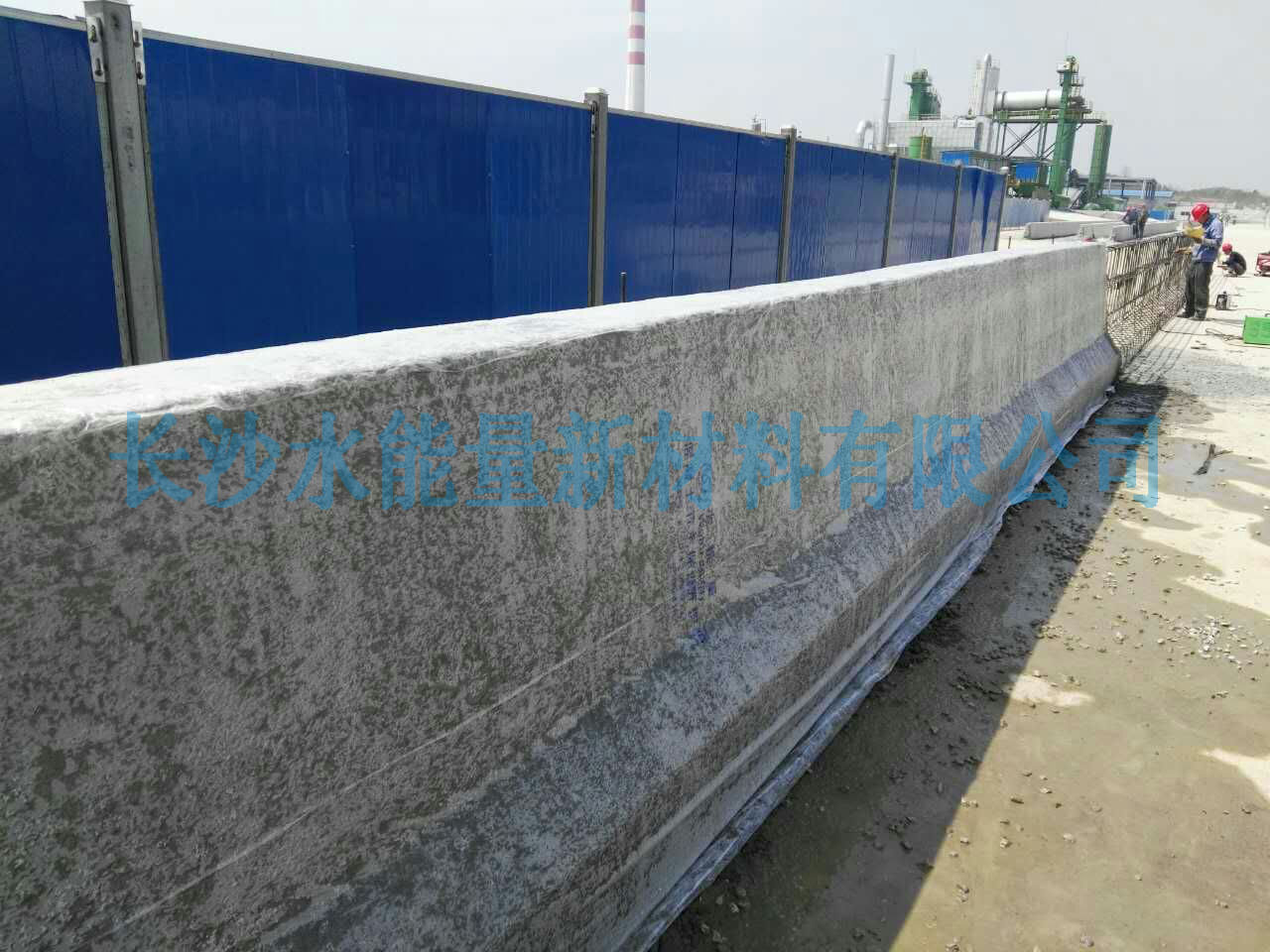 養(yǎng)護(hù)膜應(yīng)用于混凝土隔離防撞墩